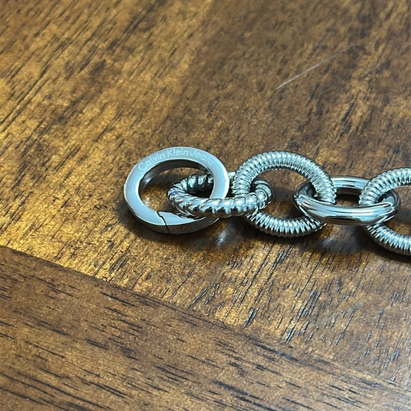 Silver Chain Link Bracelet - Picture 7 of 8